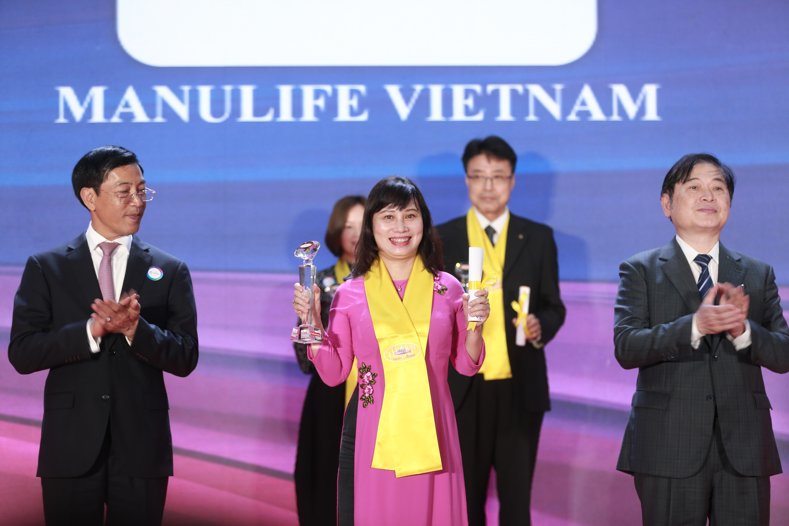 Manulife Việt Nam nhận giải thưởng Rồng Vàng