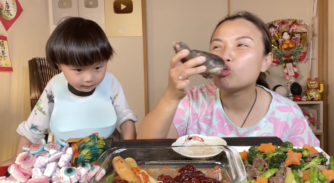 Quỳnh Trần JP l&ecirc;n tiếng sau vụ ăn b&agrave;n ch&acirc;n gấu: L&agrave;m để nu&ocirc;i gia đ&igrave;nh - Ảnh 4.