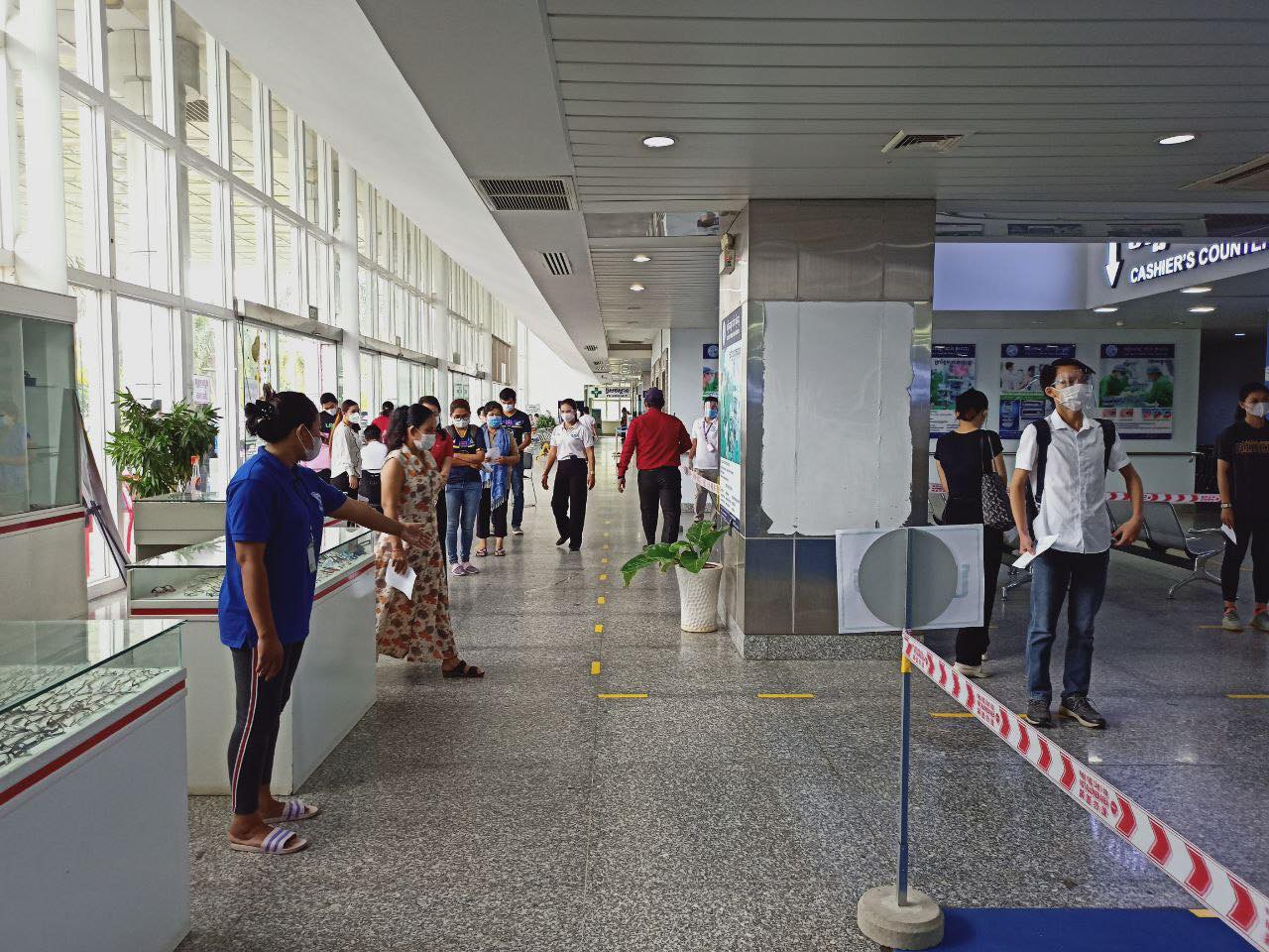 Campuchia chọn Bệnh viện Chợ Rẫy Phnom Penh là nơi điều trị bệnh nhân Covid-19 - Ảnh 4.