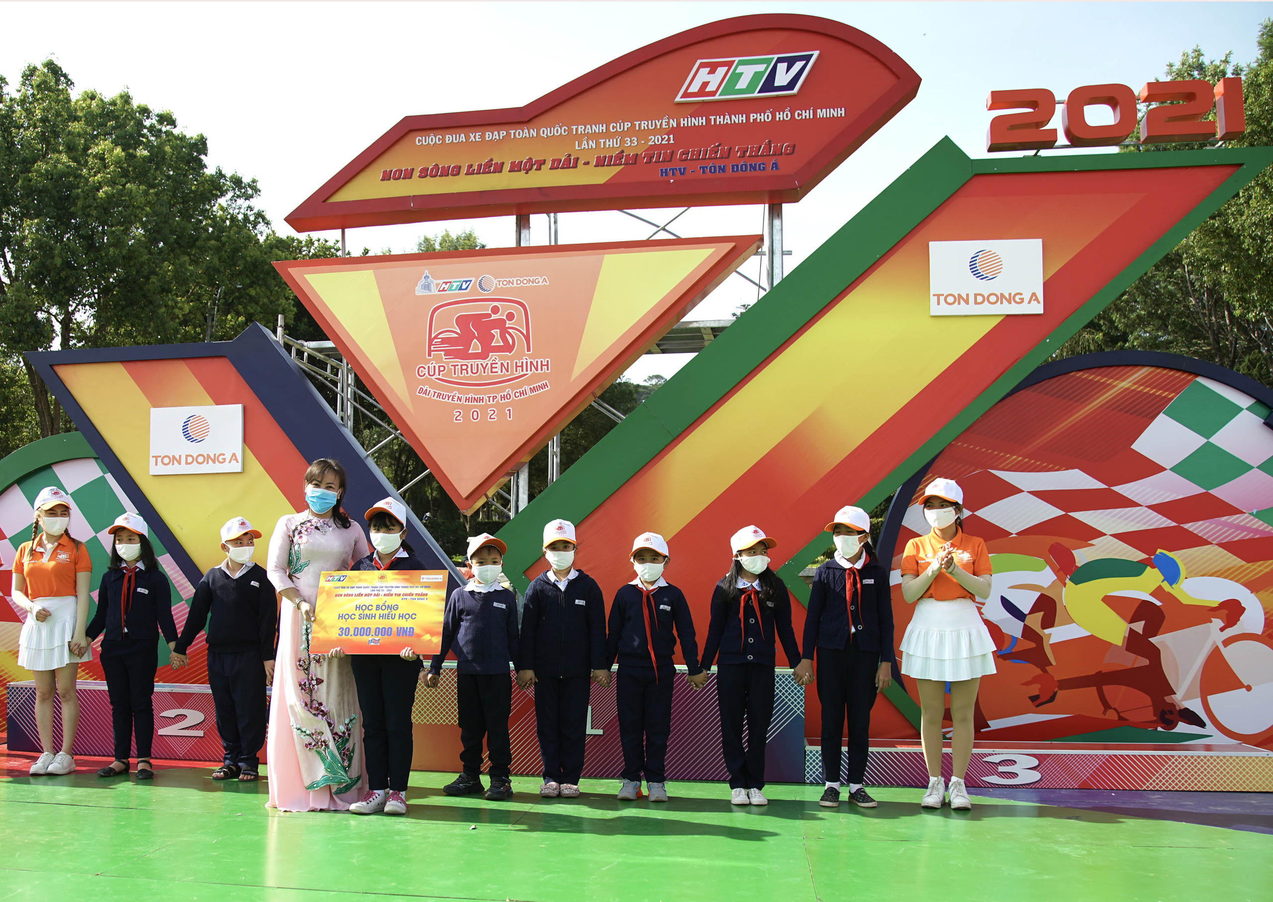 Nguyễn Tấn Hoài chạm tay vào Áo xanh chung cuộc - Ảnh 5.