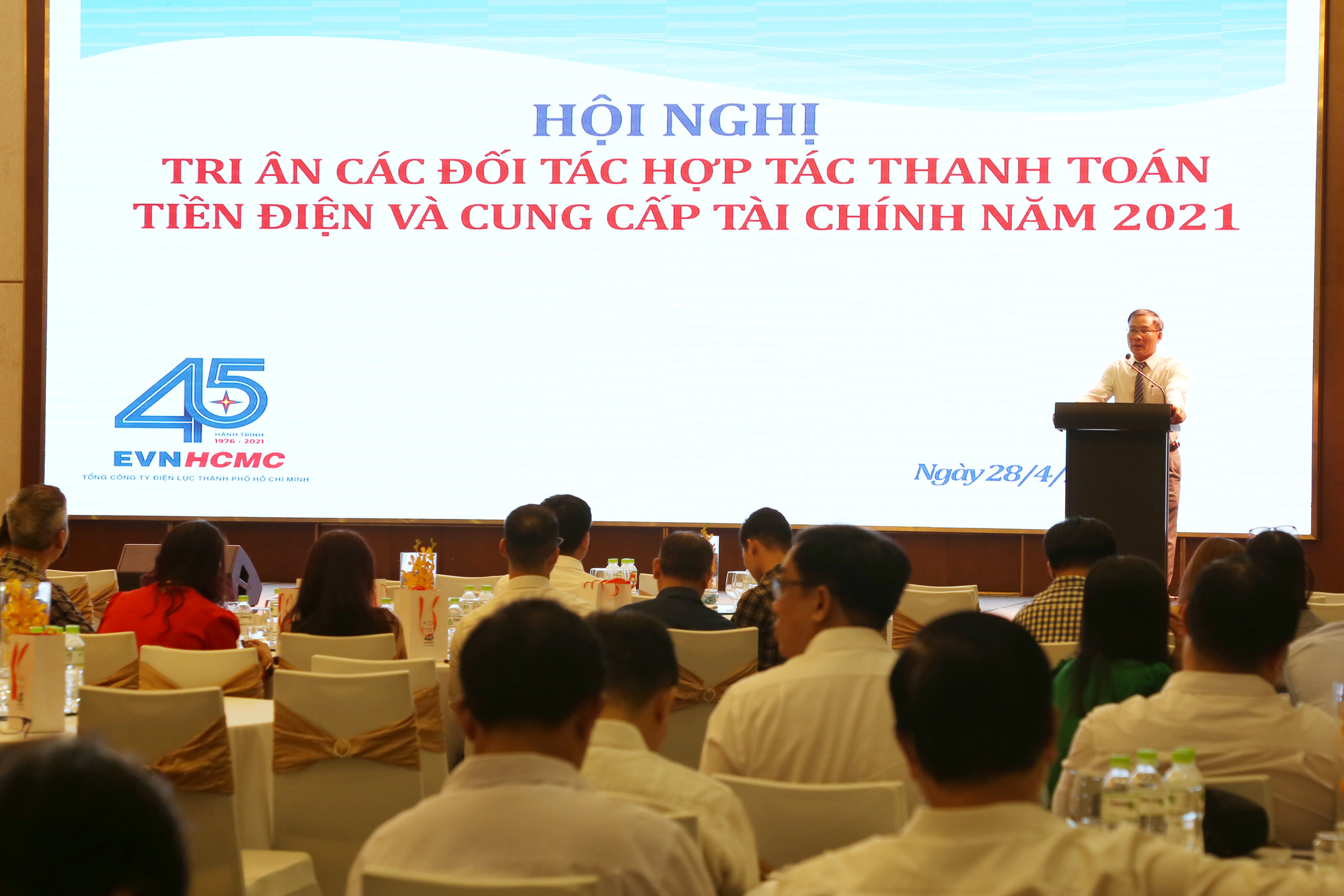 67% h&oacute;a đơn tiền điện tại TP HCM  được thanh to&aacute;n qua v&iacute; điện tử - Ảnh 1.