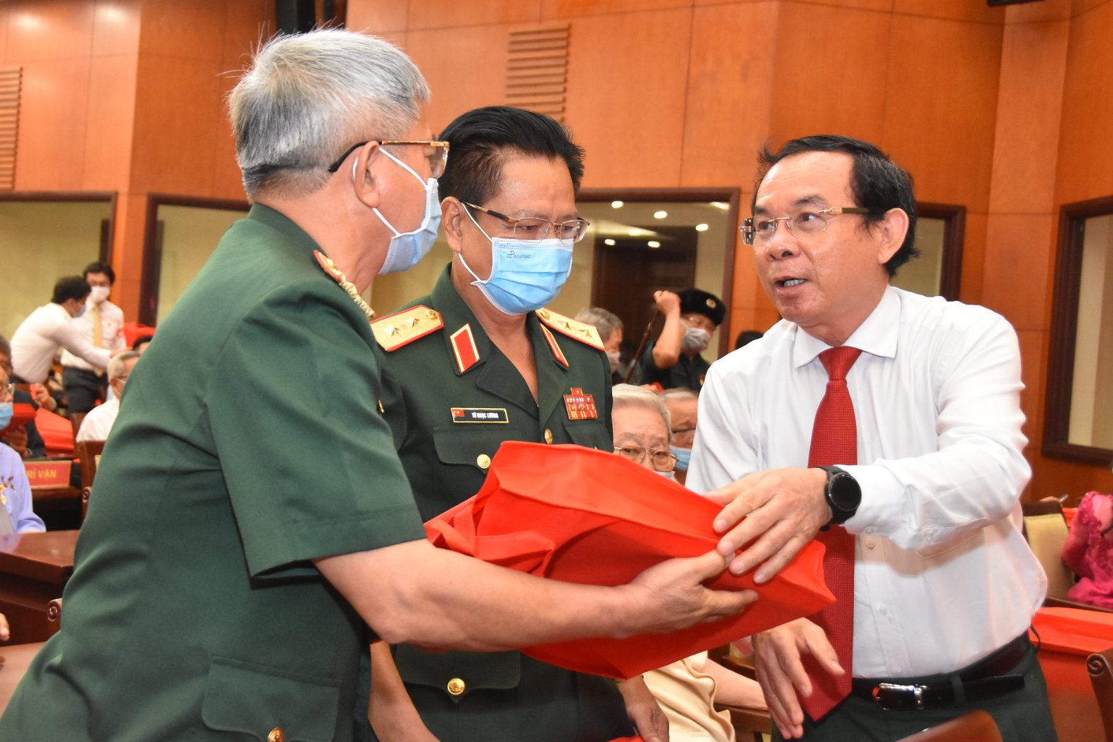 B&iacute; thư Nguyễn Văn N&ecirc;n k&ecirc;u gọi mỗi người h&atilde;y l&agrave;m tốt phần việc của m&igrave;nh  - Ảnh 2.