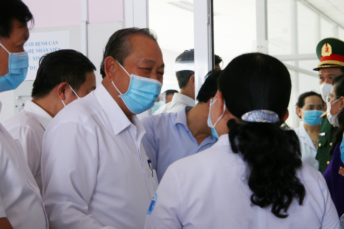 Phó Thủ tướng thường trực Trương Hòa Bình yêu cầu không lơ là trong chống dịch Covid-19 - Ảnh 1.