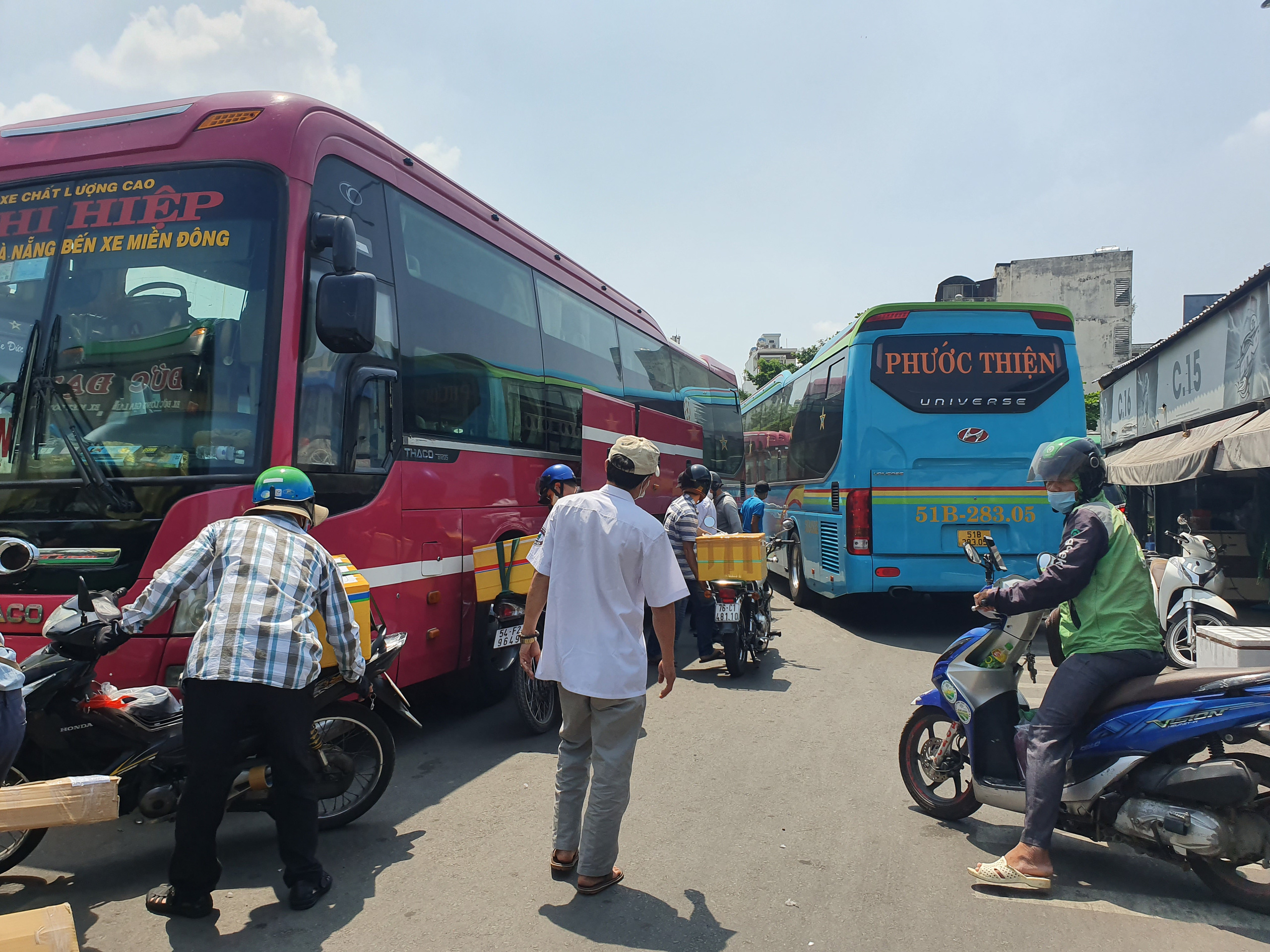 Bến xe Miền Đông cũ đang nóng dần lên - Ảnh 7.