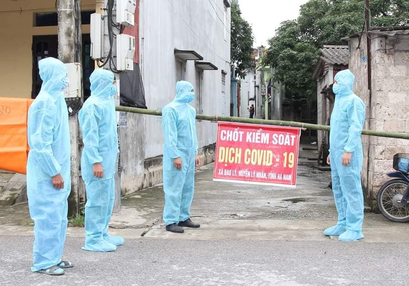 Có thêm 2 trường hợp dương tính SARS-CoV-2, phong tỏa cả thôn hơn 1 ngàn người
