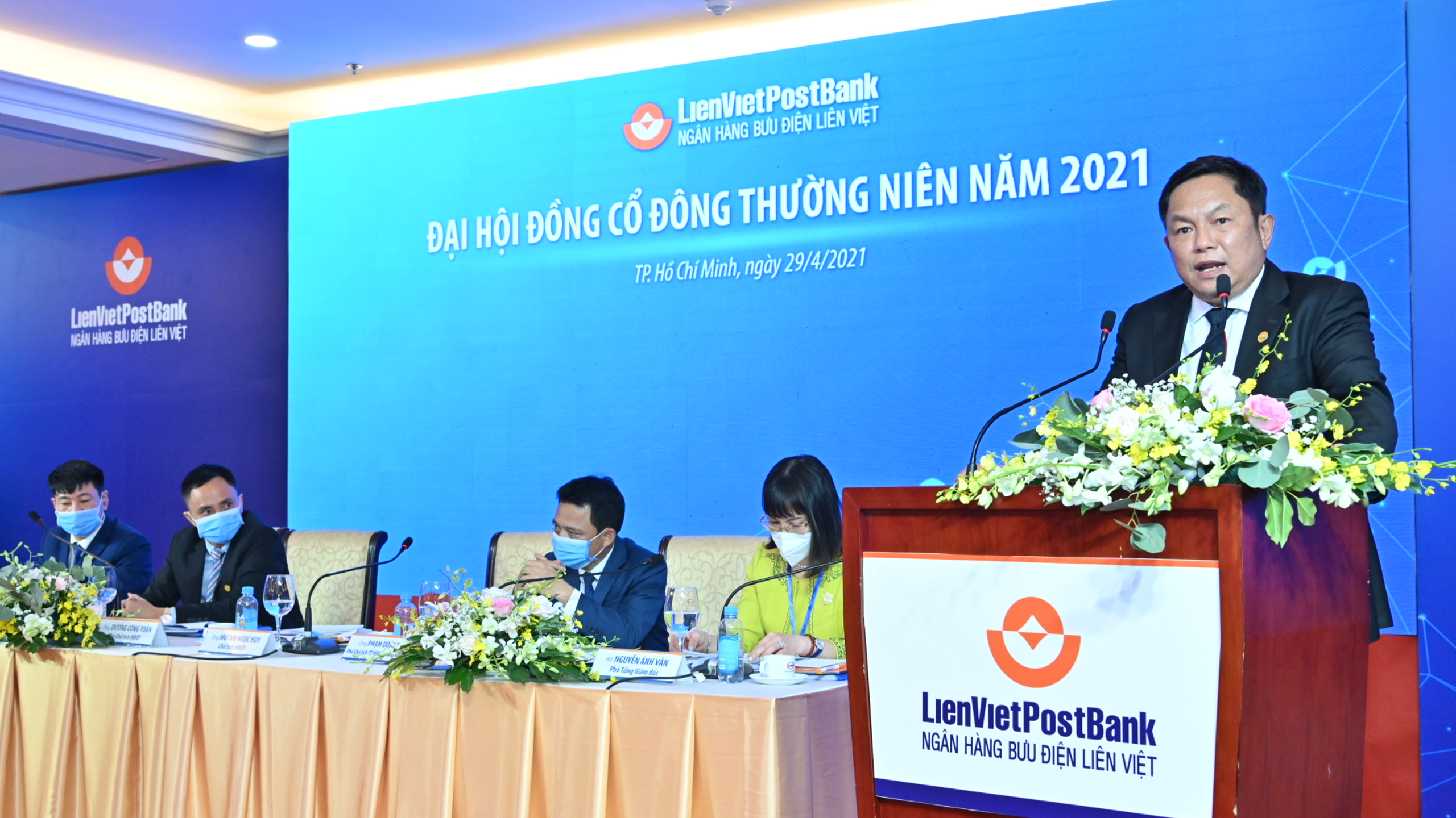 Bầu Thụy bất ngờ tham gia Hội đồng Quản trị LienVietPostBank - Ảnh 1.