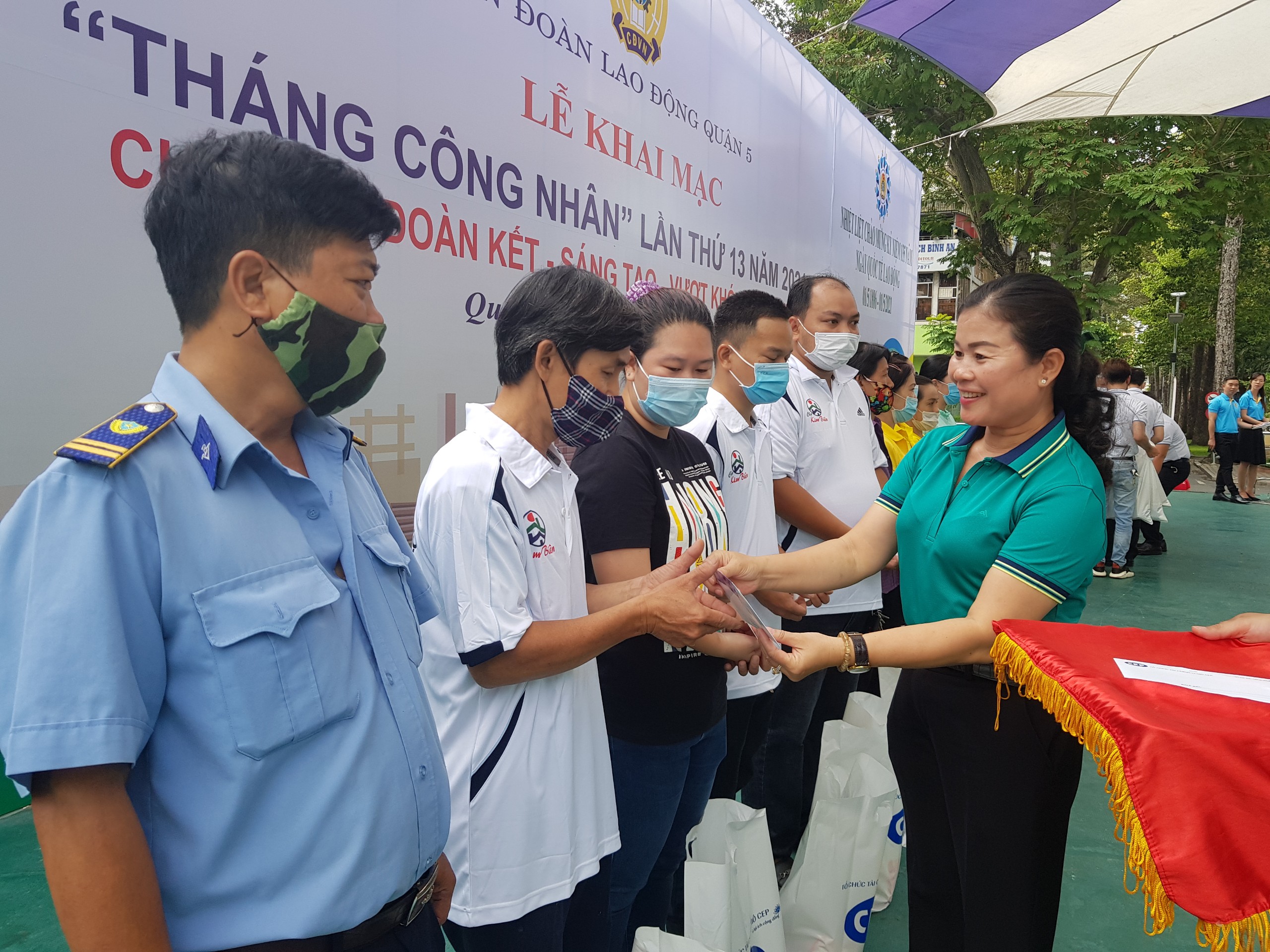 Đồng hành vượt khó với doanh nghiệp và người lao động