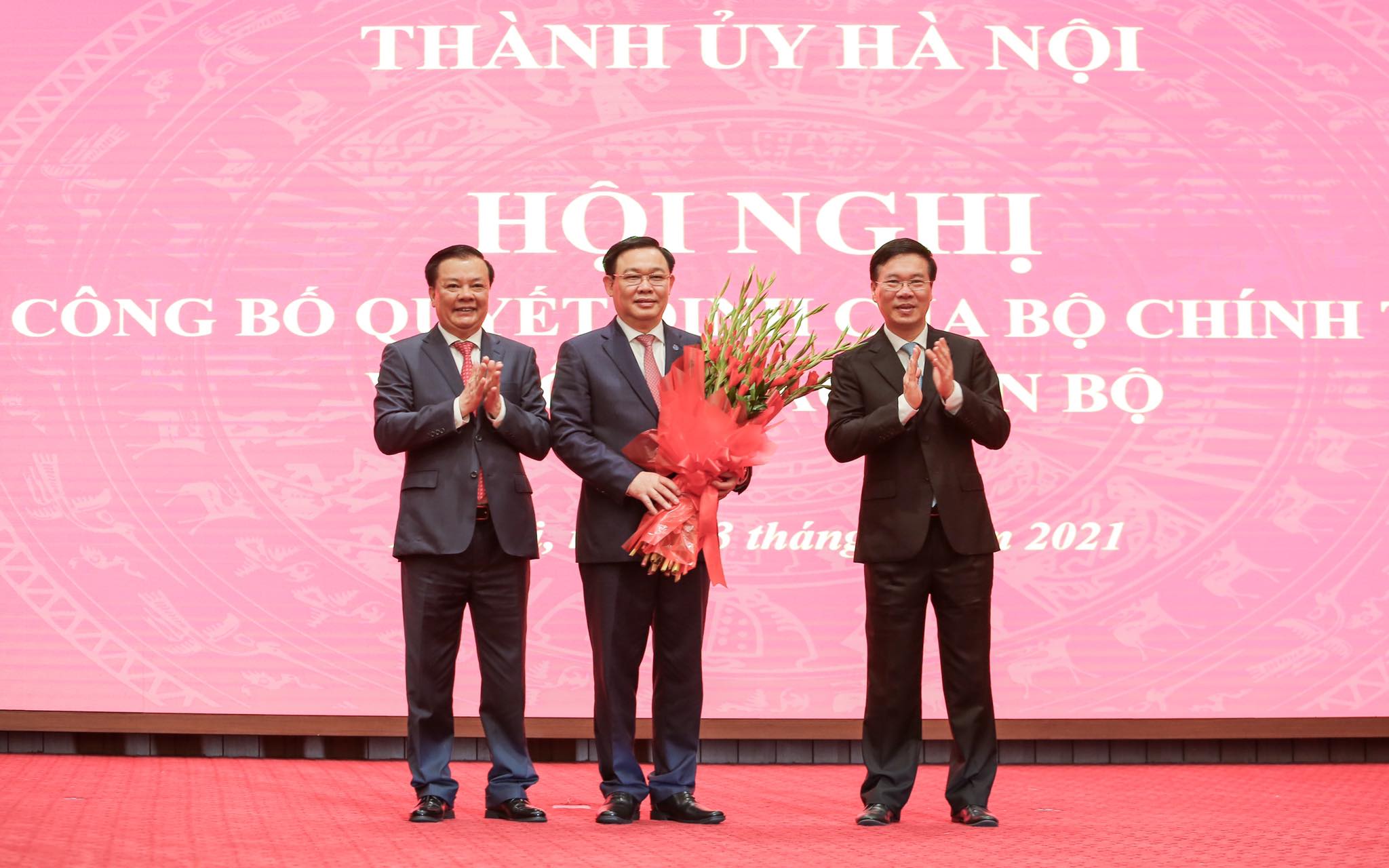 Công bố quyết định của Bộ Chính trị phân công ông Đinh Tiến Dũng làm Bí thư Thành ủy Hà Nội - Ảnh 8.