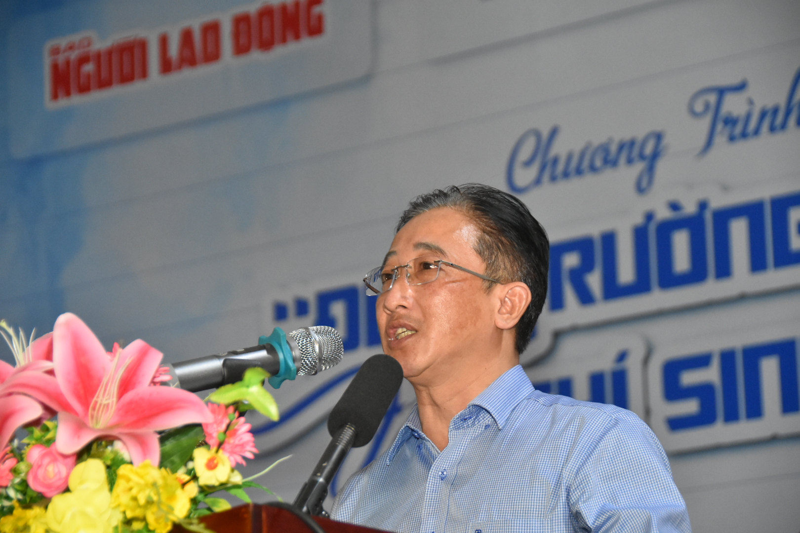 2.000 l&aacute; cờ Tổ quốc đến với ngư d&acirc;n Bến Tre - Ảnh 2.