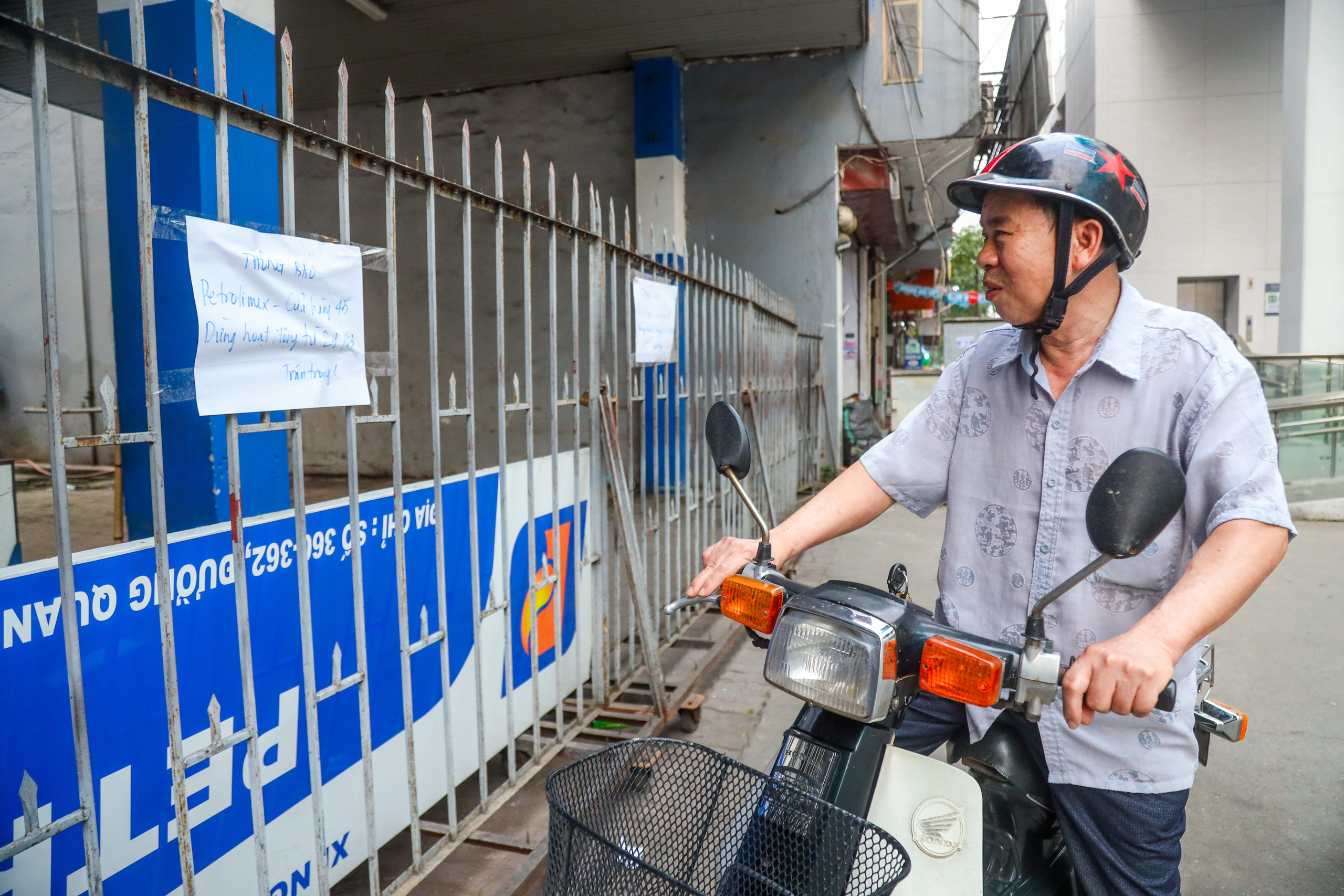 Cận cảnh cây xăng phải đóng cửa vì nguy cơ mất an toàn đường sắt Cát Linh-Hà Đông