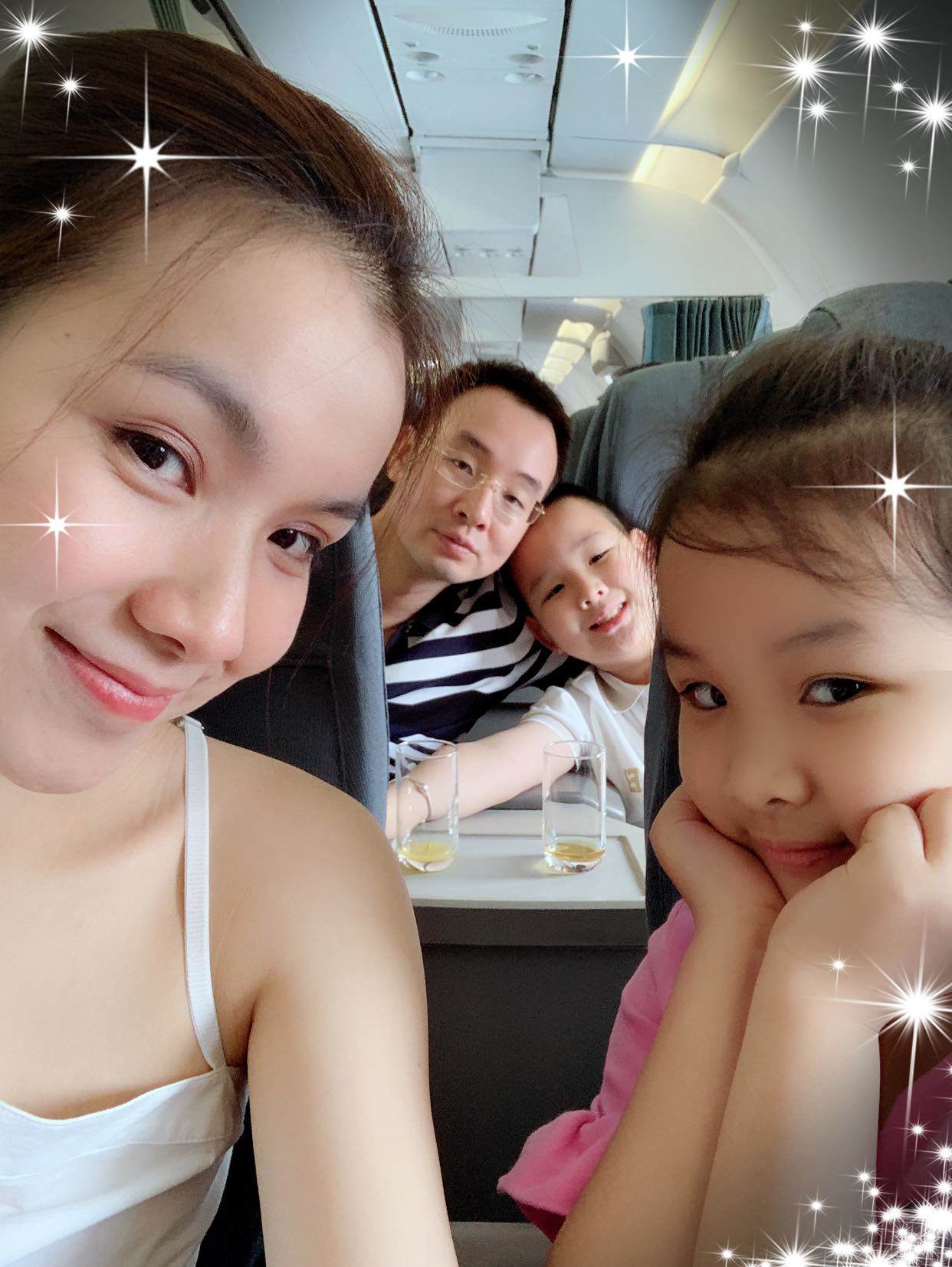 Ngỡ ng&agrave;ng nhan sắc Hoa hậu Th&ugrave;y L&acirc;m sau 11 năm ở ẩn - Ảnh 4.