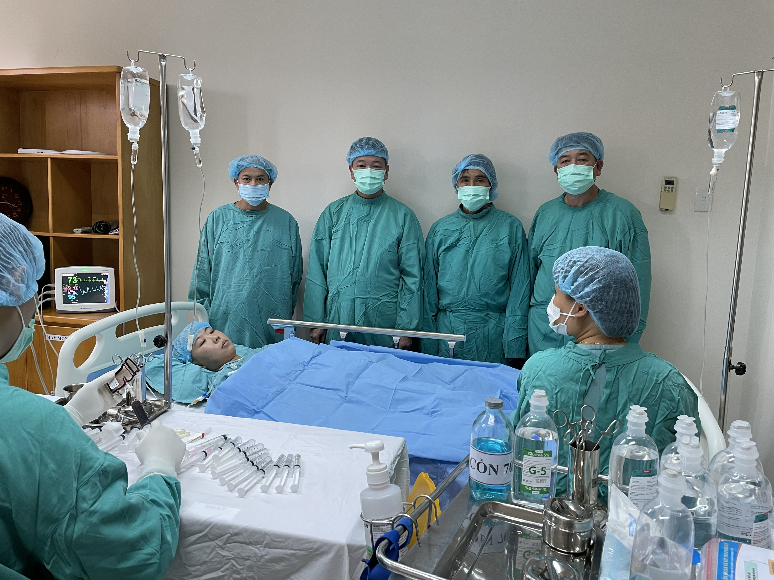 Bệnh nhân đầu tiên ở miền Trung ghép thành công tế bào gốc tạo máu tự thân - Ảnh 1.