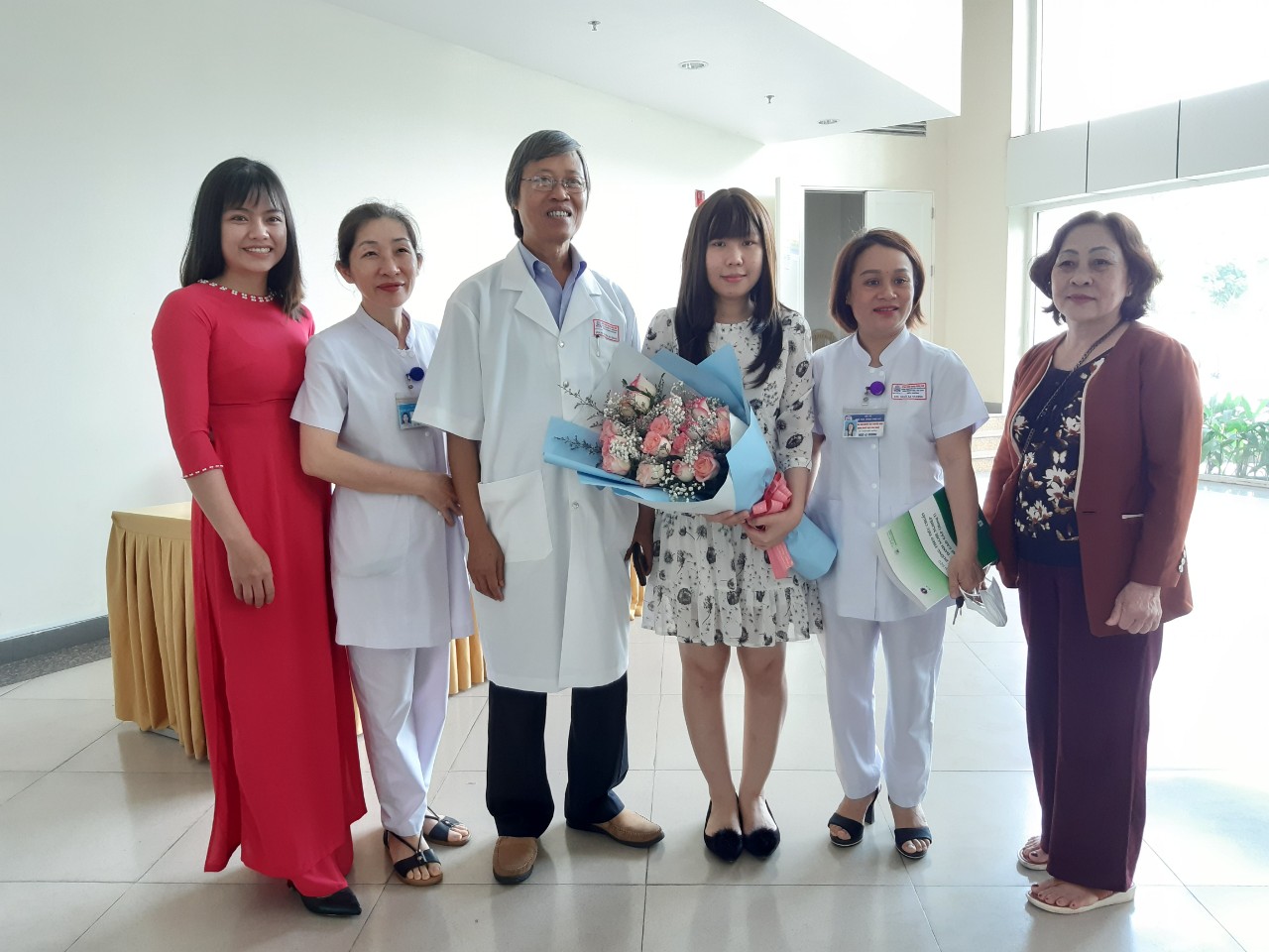 Bệnh nhân đầu tiên ở miền Trung ghép thành công tế bào gốc tạo máu tự thân - Ảnh 2.