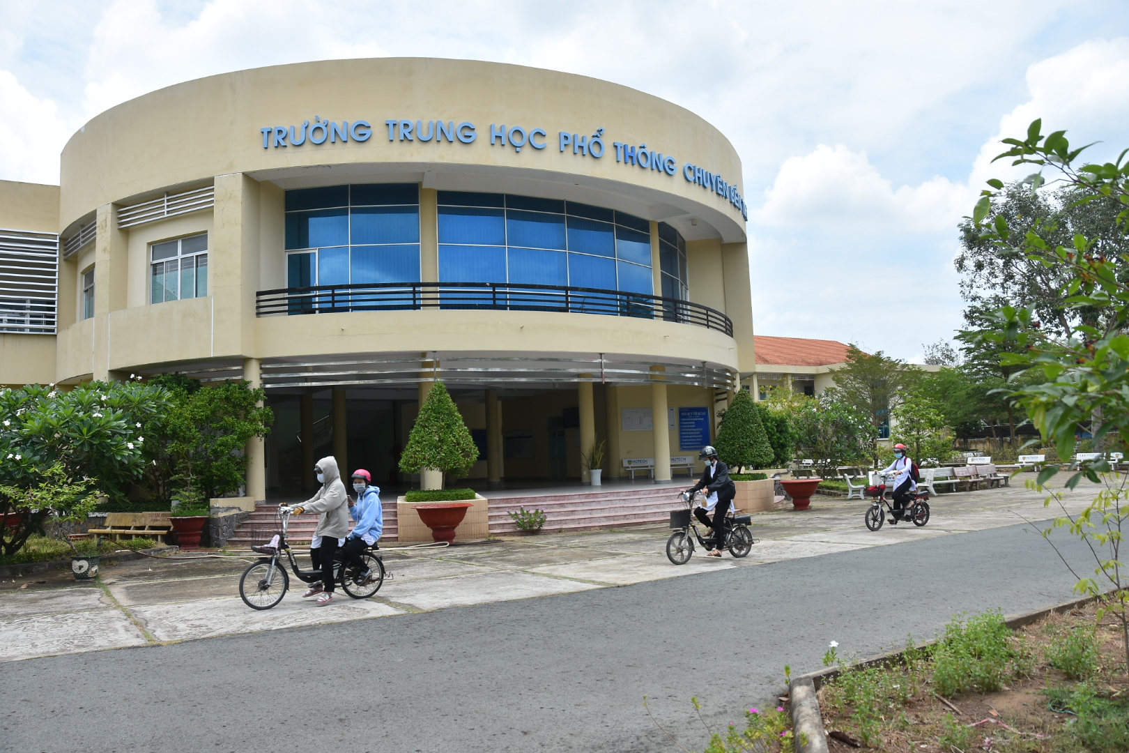 Đưa trường học đến th&iacute; sinh: Điều kiện để học sinh 149 trường được x&eacute;t tuyển ưu ti&ecirc;n v&agrave;o ĐHQG TP HCM? - Ảnh 20.