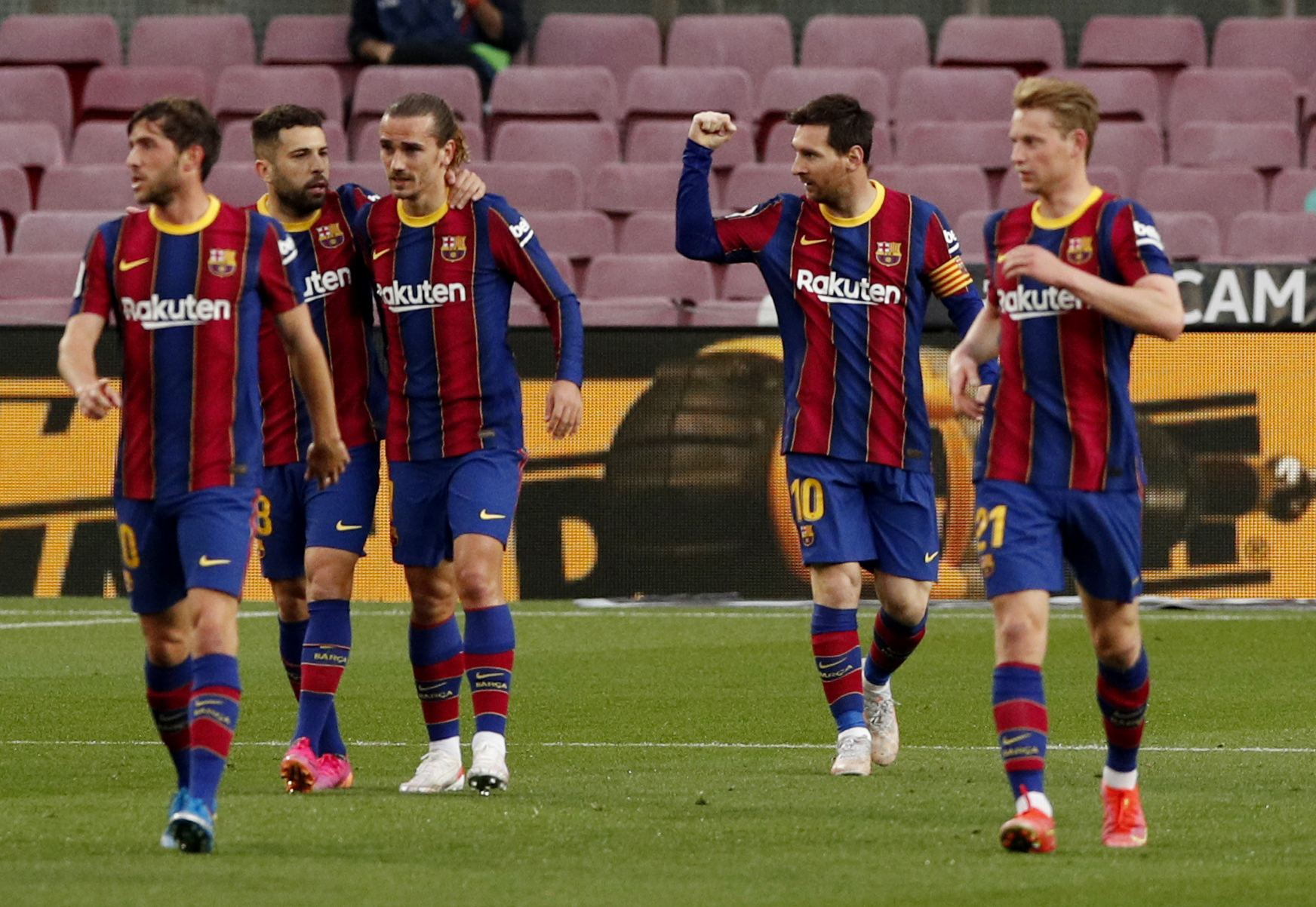 Barcelona thua sốc Granada, hẹp cửa đua v&ocirc; địch La Liga - Ảnh 1.