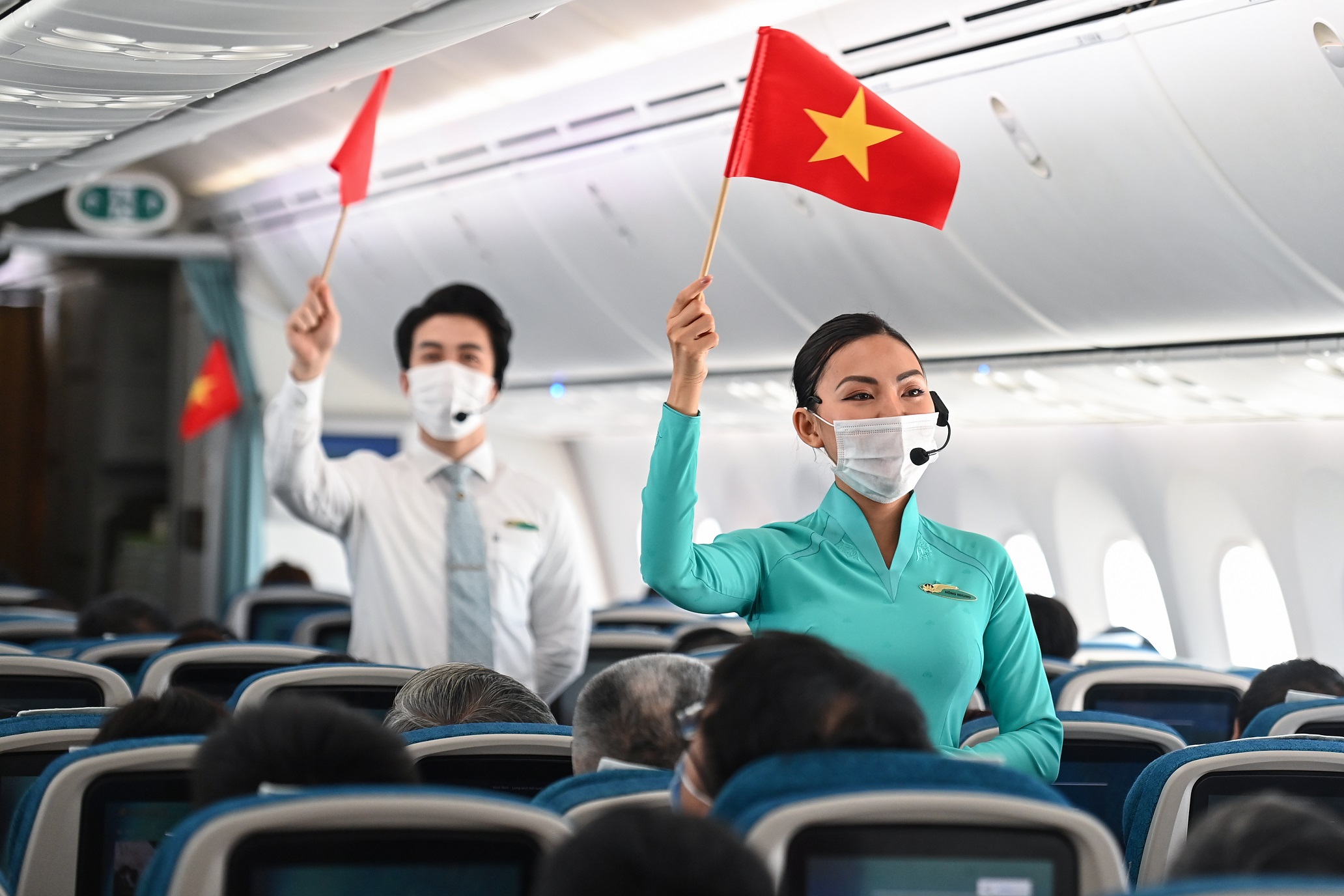 Những chuyến bay đặc biệt ngày 30-4 - Ảnh 6.