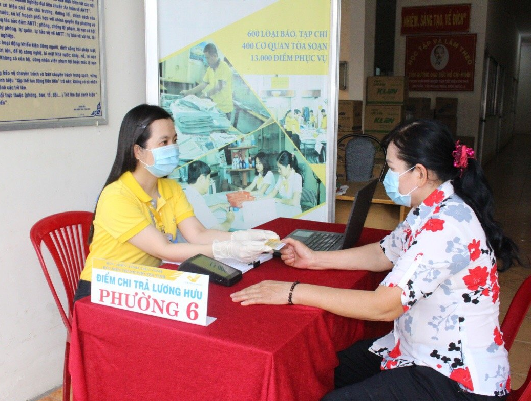 Trả c&ugrave;ng l&uacute;c 2 th&aacute;ng lương hưu, trợ cấp BHXH v&agrave;o th&aacute;ng 5 để ph&ograve;ng tr&aacute;nh Covid-19 - Ảnh 1.