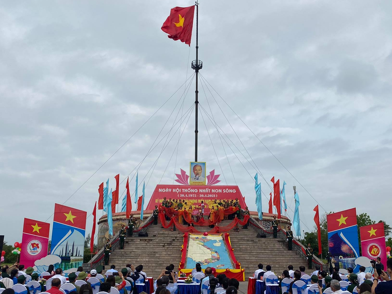 Xúc động Lễ Thượng cờ Thống nhất non sông ở đôi bờ Hiền Lương - Bến Hải