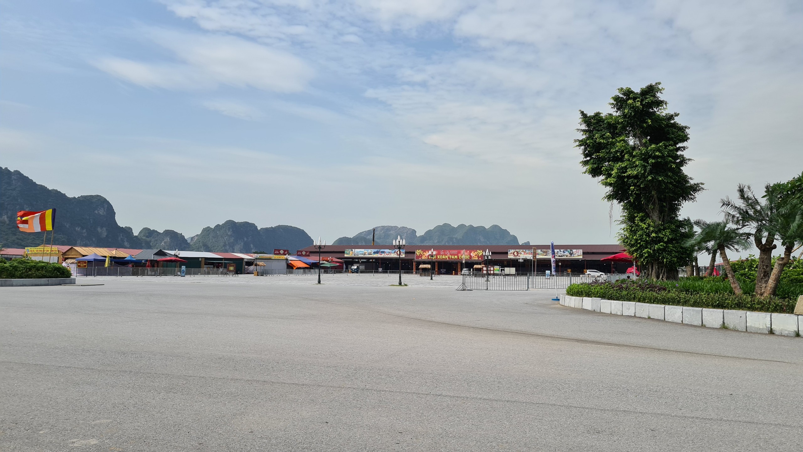 Tam Chúc - ngôi chùa lớn nhất thế giới - bình yên đến lạ ngày lễ 30-4 - Ảnh 7.