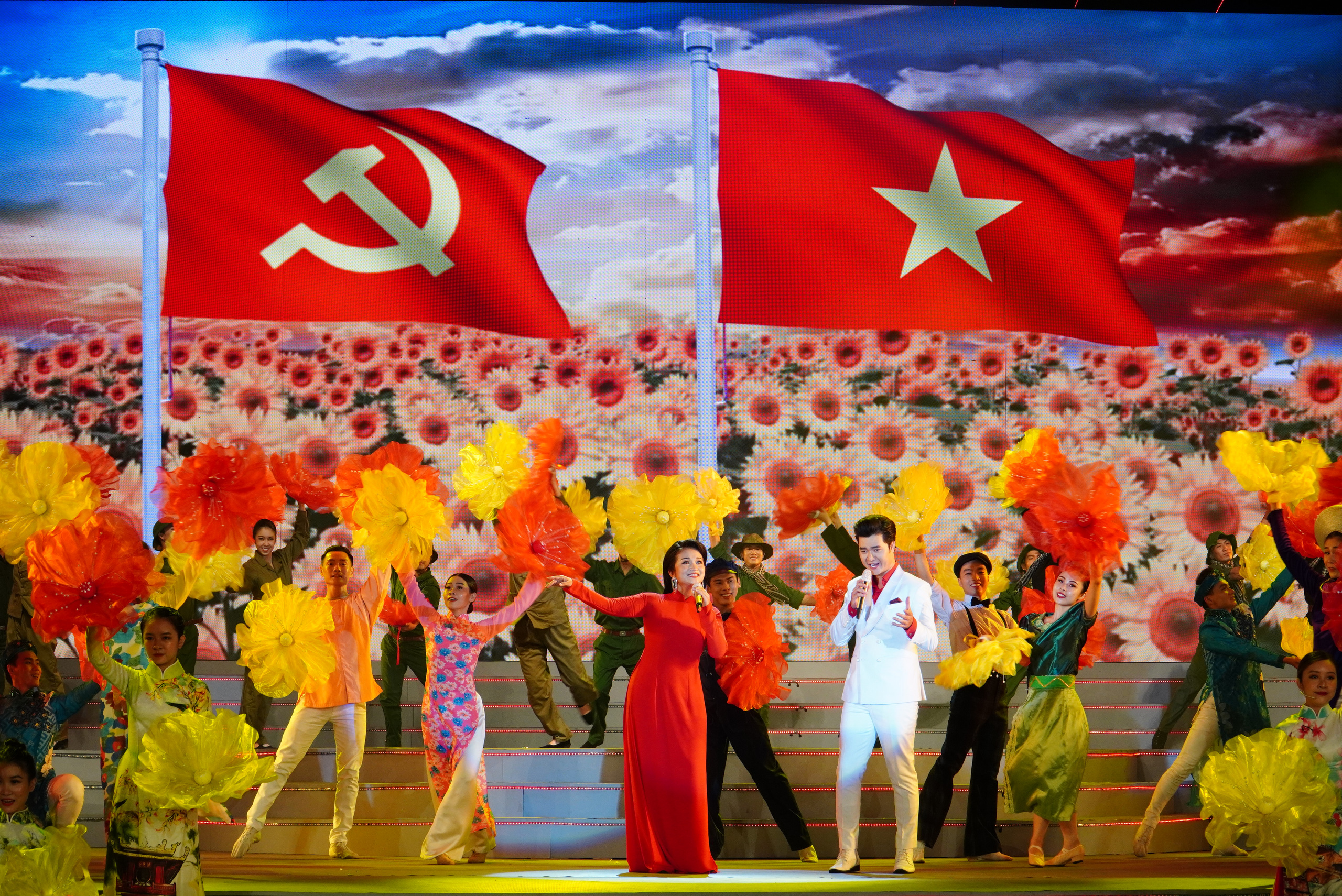 Mãn nhãn "Bản hùng ca của mùa xuân đại thắng"