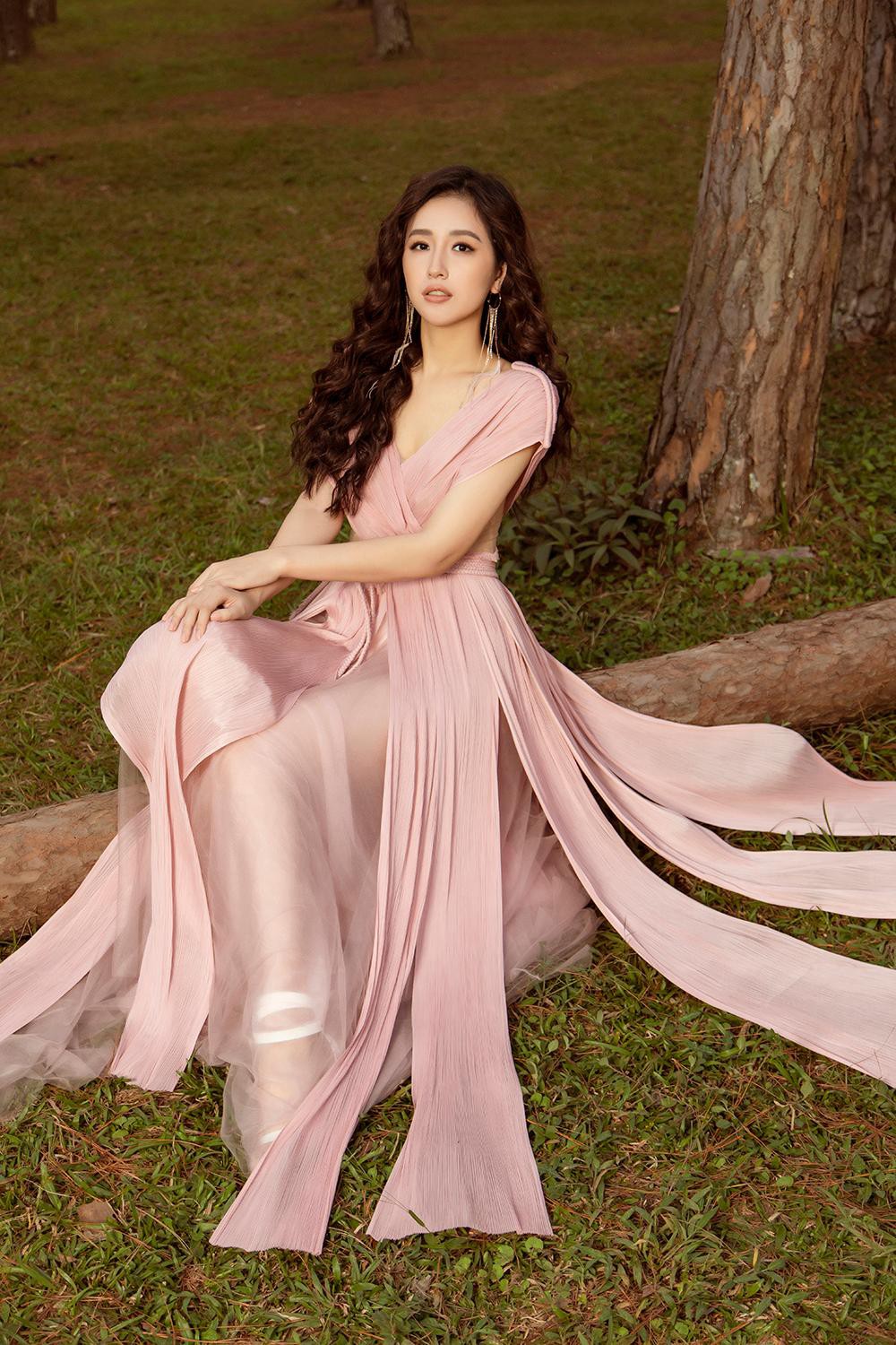 Mai Phương Thúy hóa nàng thơ ở Đà Lạt - Ảnh 9.
