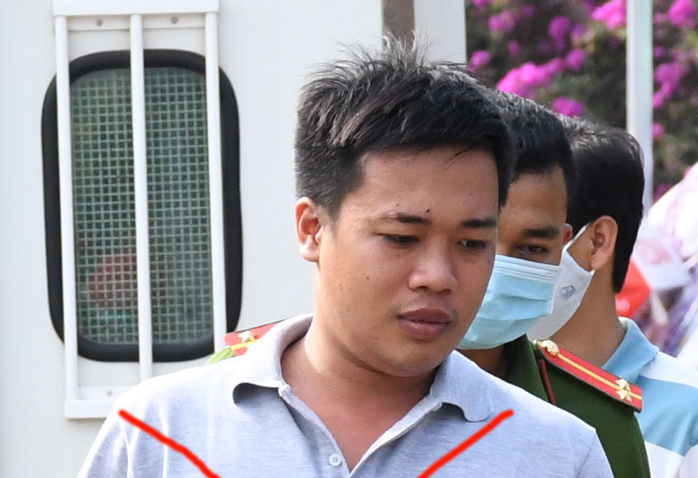 Bắt "nóng" gã trai chuyên chặn đường thiếu nữ để sàm sỡ, khoe "của quý"