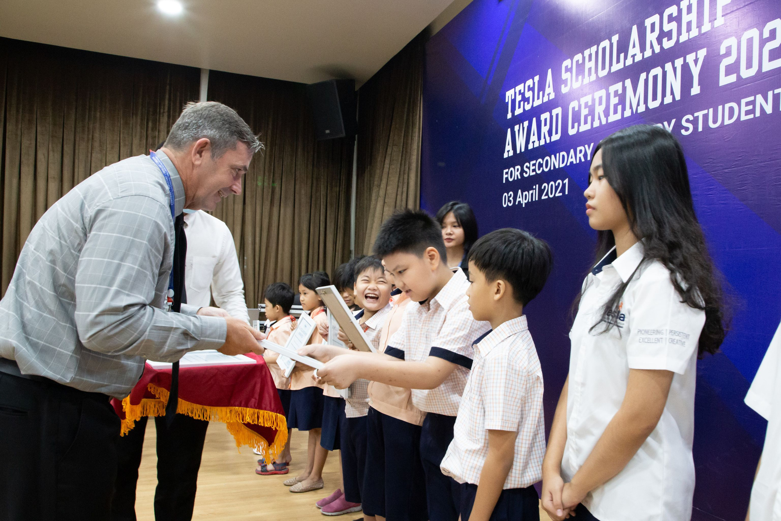 Ng&ocirc;i trường c&oacute; si&ecirc;u tr&iacute; tuệ theo học trao học bổng t&uacute; t&agrave;i quốc tế - Ảnh 1.