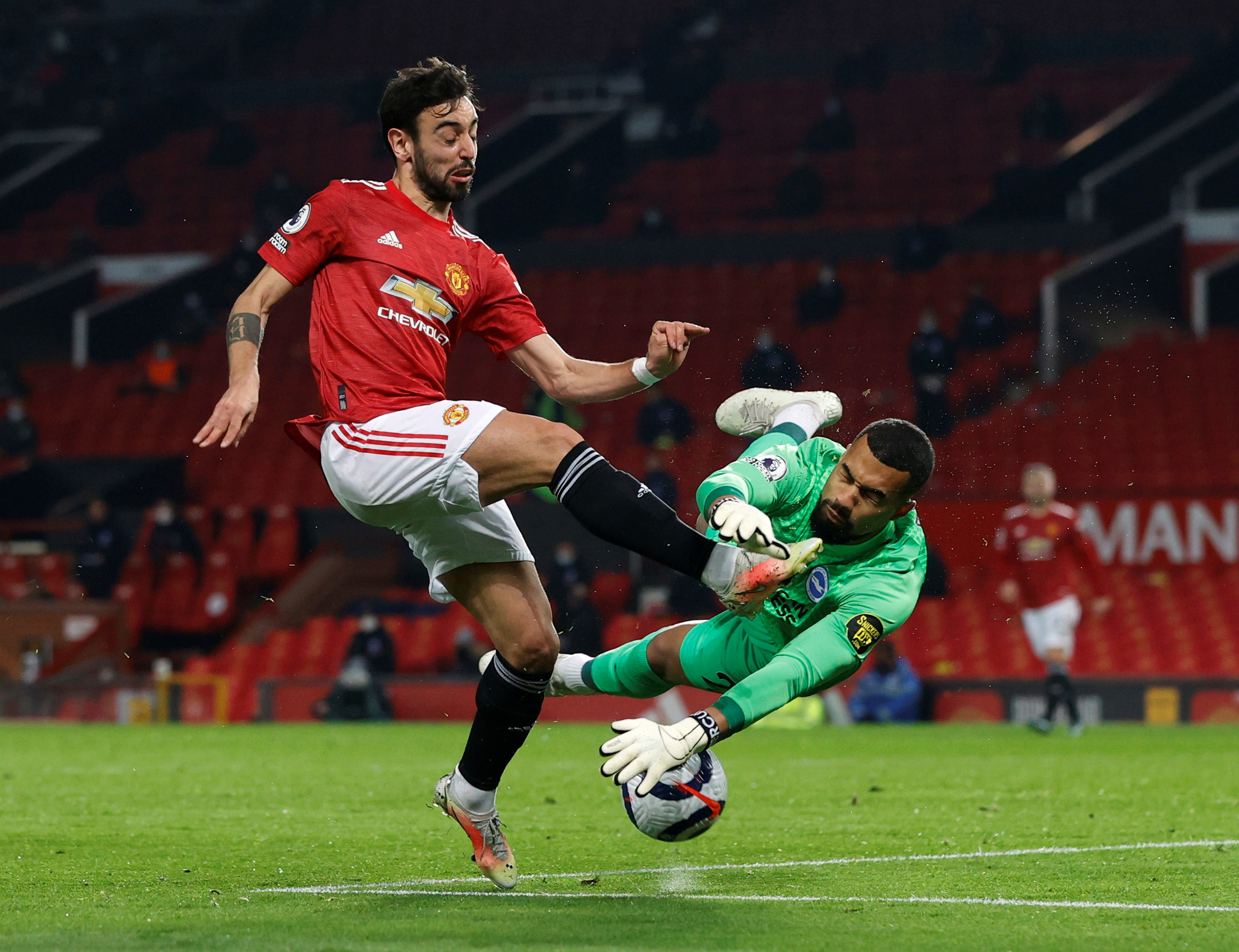 Cố nh&acirc;n gieo sầu, Man United tho&aacute;t hiểm ngoạn mục trước Brighton - Ảnh 2.
