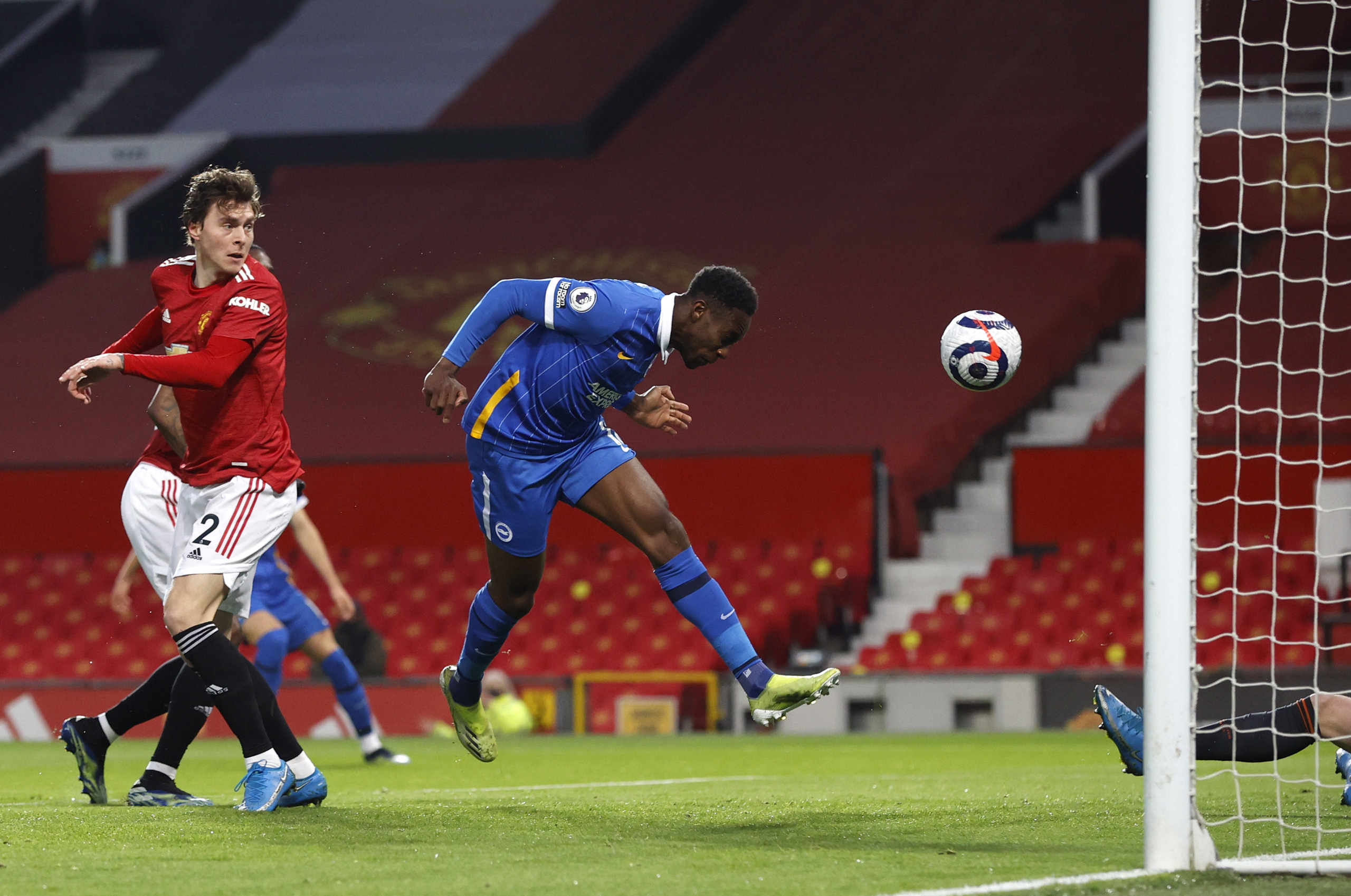Cố nh&acirc;n gieo sầu, Man United tho&aacute;t hiểm ngoạn mục trước Brighton - Ảnh 3.