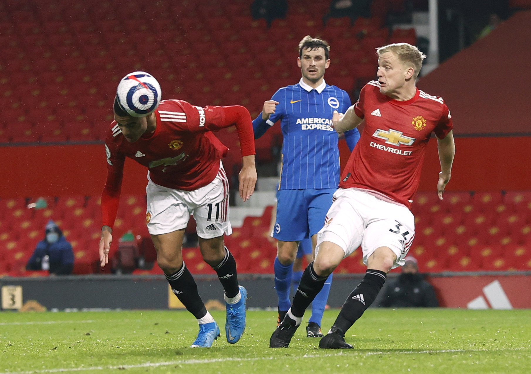 Cố nh&acirc;n gieo sầu, Man United tho&aacute;t hiểm ngoạn mục trước Brighton - Ảnh 7.