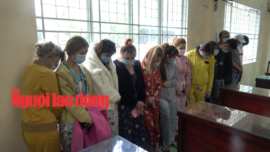 CLIP: Bắt quả tang cơ sở massage mại dâm ở Tiền Giang