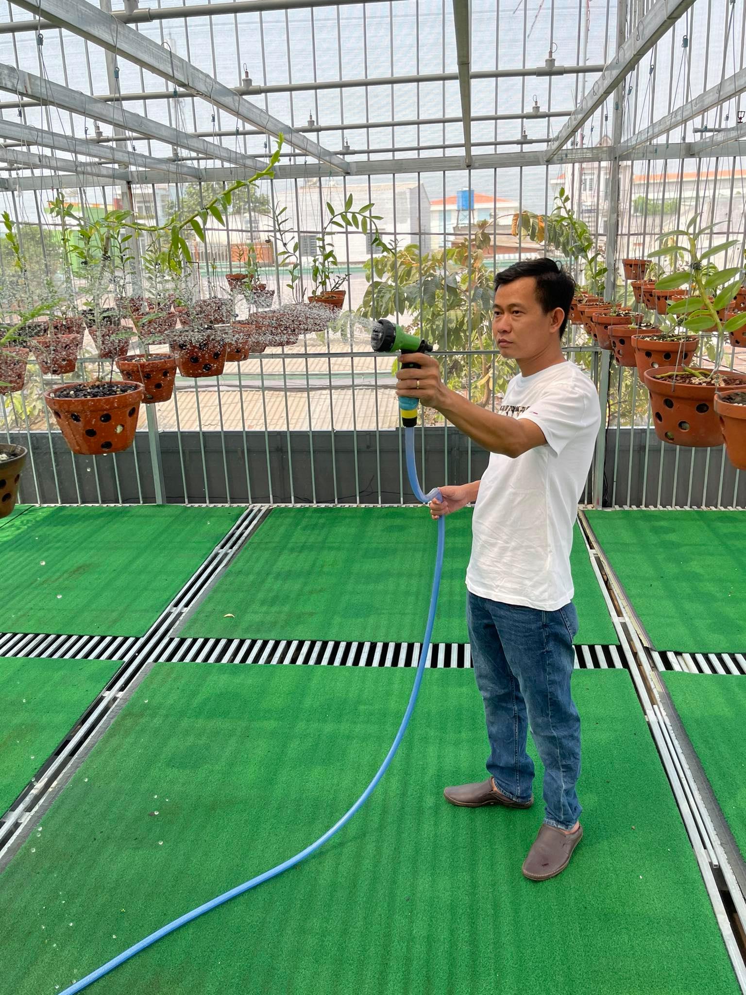 &Ocirc;ng chủ vườn lan Phạm Minh Minh nổi tiếng, được y&ecirc;u mến đến kh&ocirc;ng ngờ - Ảnh 2.