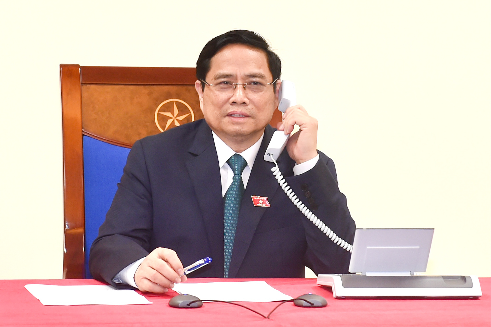 T&acirc;n Thủ tướng Phạm Minh Ch&iacute;nh điện đ&agrave;m với Thủ tướng L&agrave;o, Campuchia - Ảnh 1.