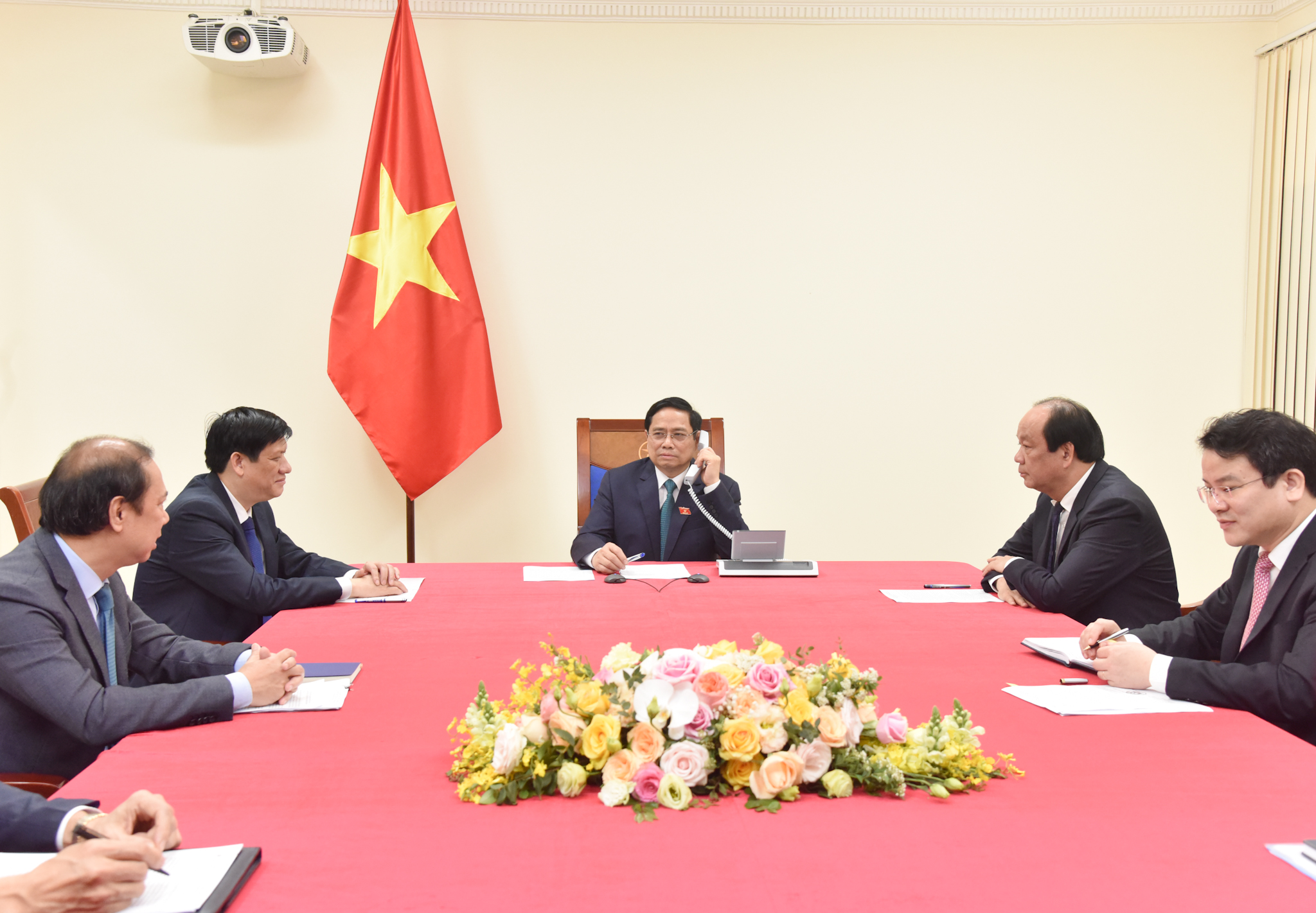 T&acirc;n Thủ tướng Phạm Minh Ch&iacute;nh điện đ&agrave;m với Thủ tướng L&agrave;o, Campuchia - Ảnh 2.