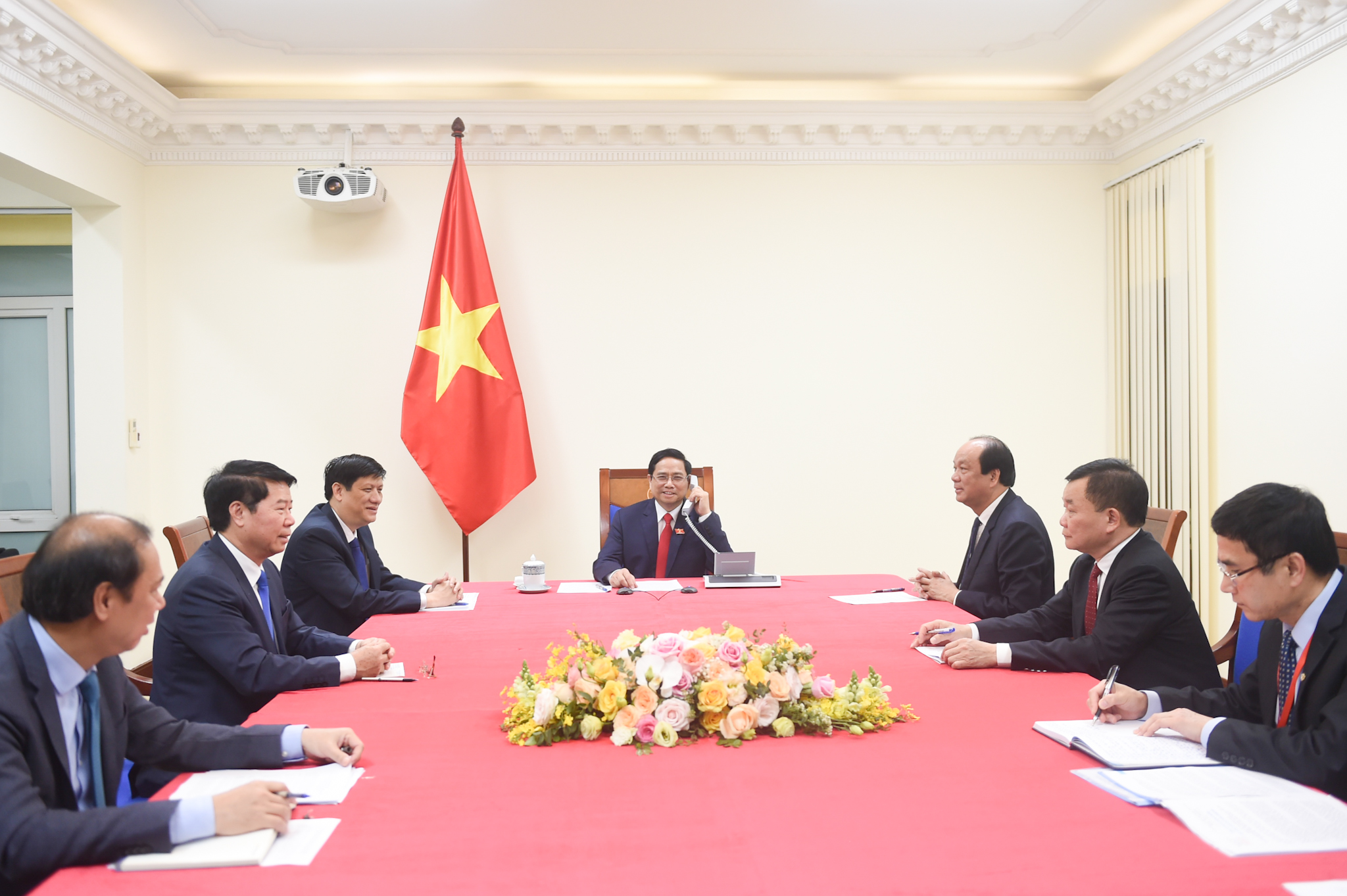 T&acirc;n Thủ tướng Phạm Minh Ch&iacute;nh điện đ&agrave;m với Thủ tướng L&agrave;o, Campuchia - Ảnh 4.