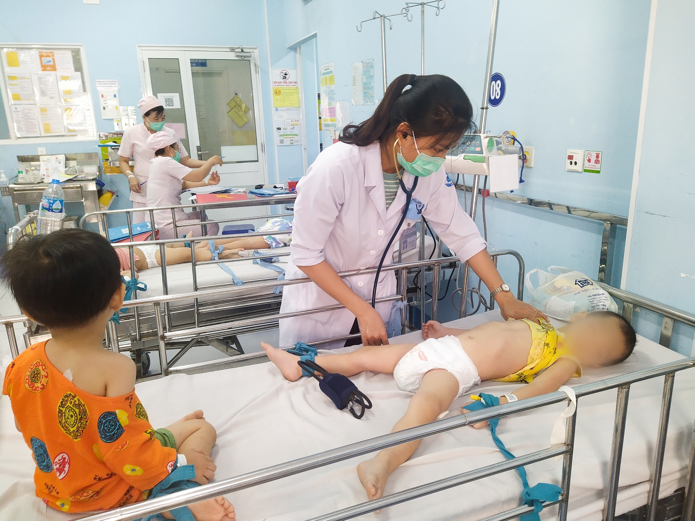 TP HCM: Bệnh tay chân miệng tăng nhanh, nhiều ca nặng