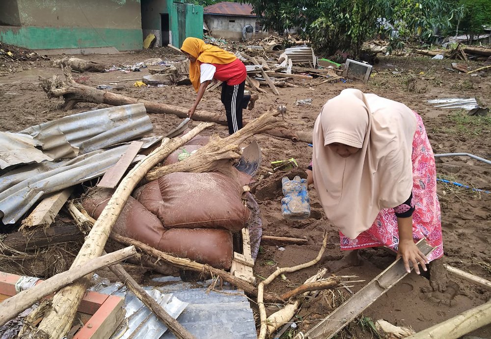 Indonesia: Lũ lụt v&agrave; sạt lở kinh ho&agrave;ng, &iacute;t nhất 119 người chết - Ảnh 8.