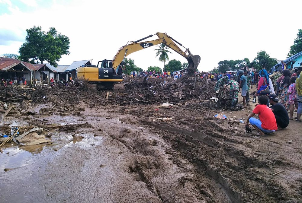 Indonesia: Lũ lụt v&agrave; sạt lở kinh ho&agrave;ng, &iacute;t nhất 119 người chết - Ảnh 9.