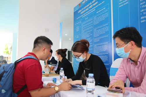 Thị trường lao động phục hồi mạnh mẽ - Ảnh 1.