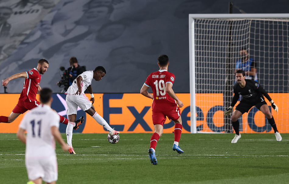 Thần đồng Vinicius lập cú đúp, Real Madrid đặt một chân vào bán kết Champions League - Ảnh 2.
