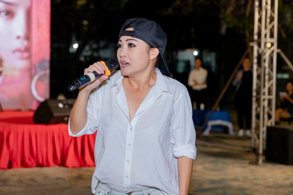 Ca sĩ Phương Thanh "máu lửa", mang phim Kiều giao lưu sinh viên