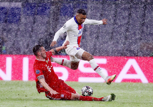Champions League: Đại gia lâm nguy