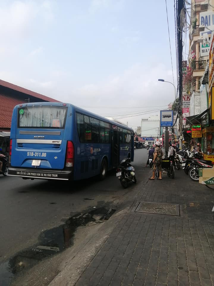 Sự thật xe bu&yacute;t từ chối người khuyết tật ở TP HCM, g&acirc;y dậy s&oacute;ng mạng x&atilde; hội - Ảnh 1.