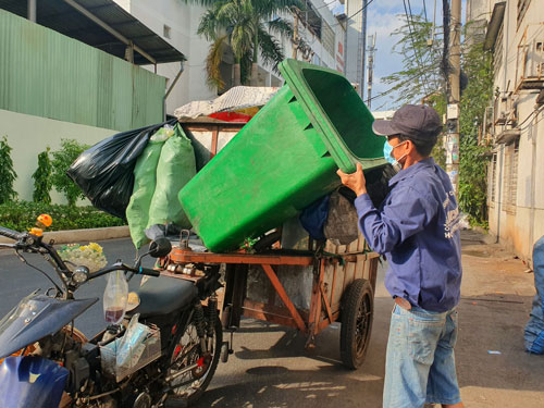 Đến lúc "khai tử" xe thu gom rác tự chế
