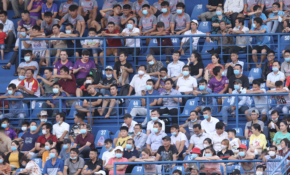 Tiến Linh lập hat-trick, B.B&igrave;nh Dương v&agrave; Nam Định tạo mưa b&agrave;n thắng ở s&acirc;n G&ograve; Đậu - Ảnh 2.
