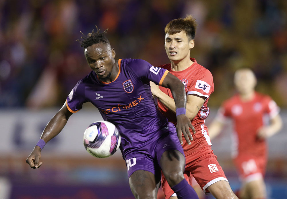 Tiến Linh lập hat-trick, B.B&igrave;nh Dương v&agrave; Nam Định tạo mưa b&agrave;n thắng ở s&acirc;n G&ograve; Đậu - Ảnh 3.