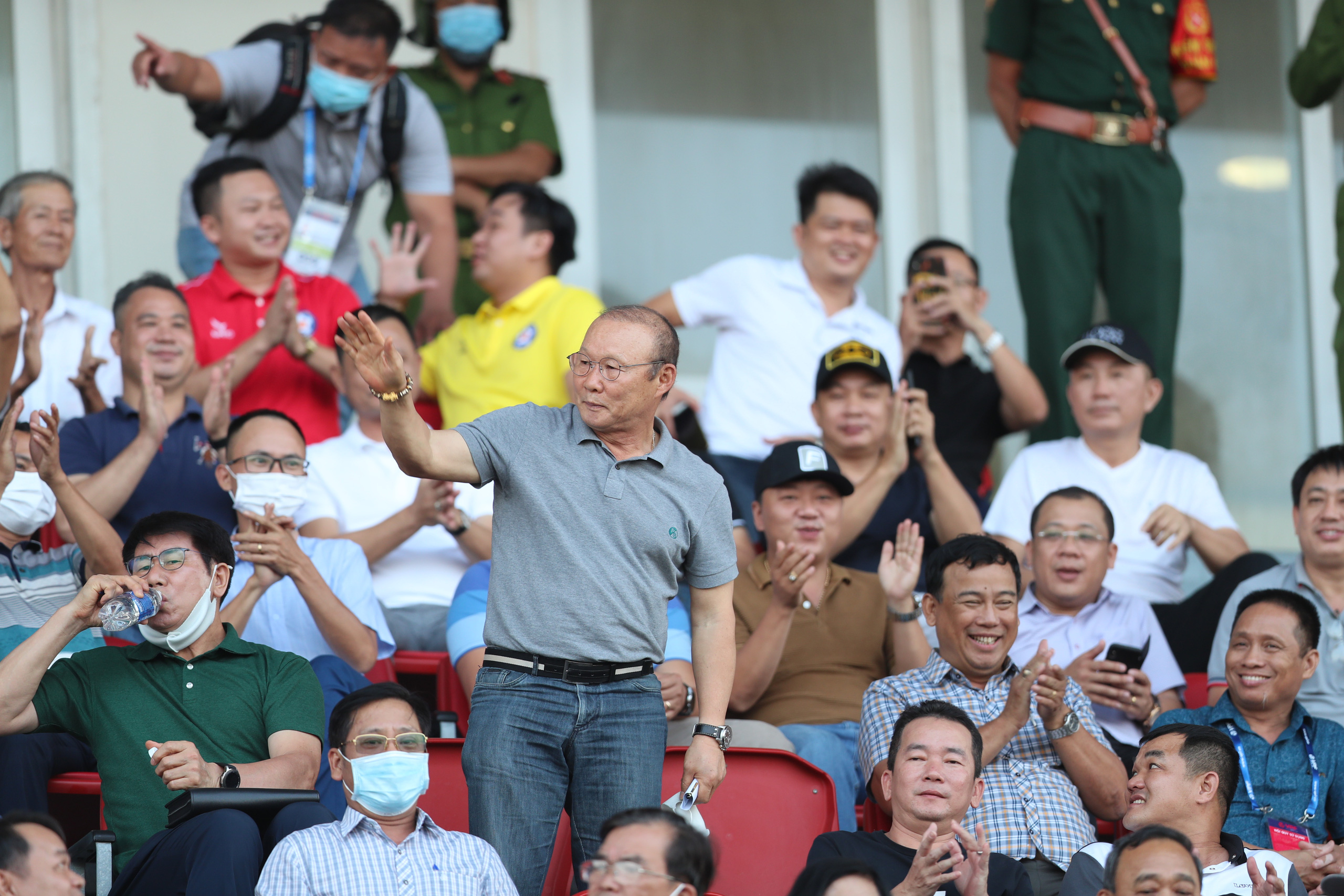 C&ocirc;ng Phượng v&agrave; Văn To&agrave;n lập c&ocirc;ng, Ho&agrave;ng Anh Gia Lai lấy lại ng&ocirc;i đầu V-League 2021 - Ảnh 6.