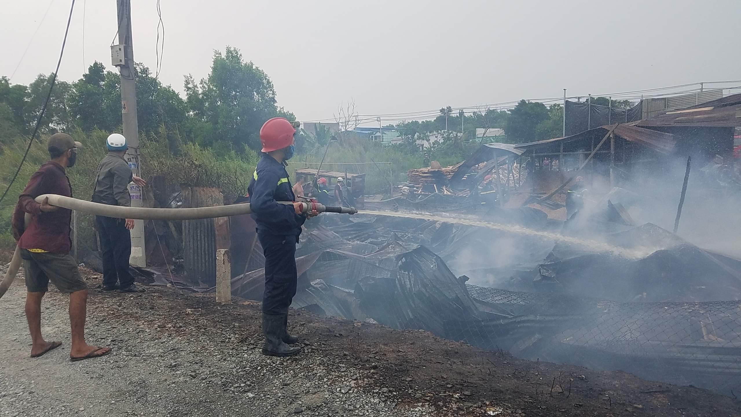Ch&aacute;y lớn ở huyện H&oacute;c M&ocirc;n, TP HCM - Ảnh 1.