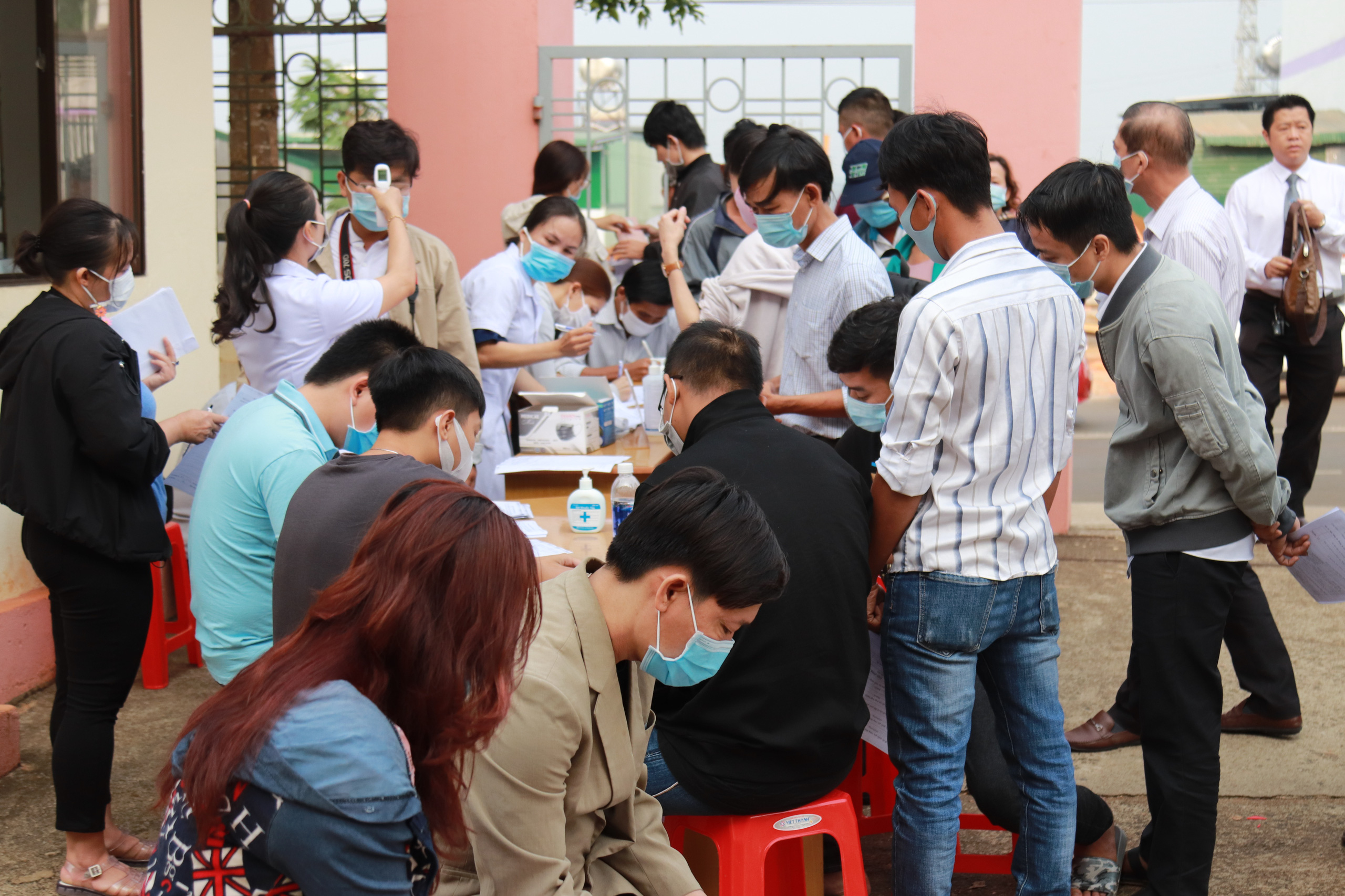 Toàn cảnh phiên tòa xét xử đường dây sản xuất xăng giả của Trịnh Sướng - Ảnh 2.