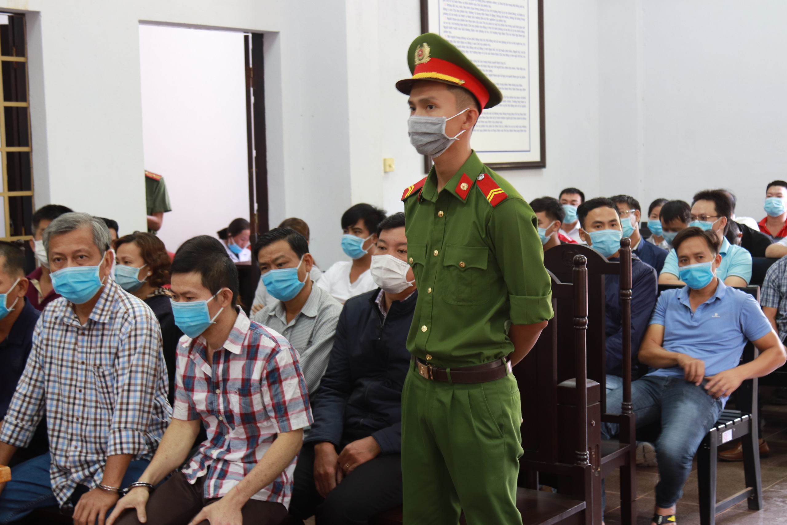 Toàn cảnh phiên tòa xét xử đường dây sản xuất xăng giả của đại gia Trịnh Sướng